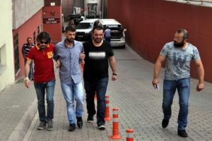 Uyuşturucu ş&uuml;phelisi kovalamacada yakalandı