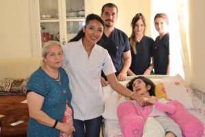 GA&Uuml; Hemşirelik &ouml;ğrencilerinden topluma &ouml;rnek davranış