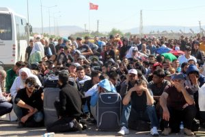 Suriyeliler bayram i&ccedil;in &uuml;lkelerine gidiyor