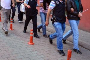 İstanbul'da eski MEB personeline FET&Ouml; operasyonu: 74 g&ouml;zaltı