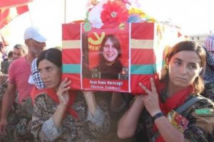 'Kırmızı fularlı' ter&ouml;rist Kobani'de toprağa verildi