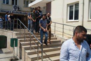 Bursa'da uyuşturucu operasyonunda 8 g&ouml;zaltı