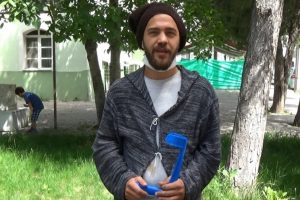 Dilenci kılığına giren gazeteciler sosyal deney yaptı