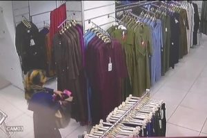 Kadın hırsız g&uuml;venlik kamerasına yakalandı