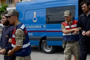 Suriye sınırında yakalanan DEAŞ'lı ter&ouml;ristler tutuklandı