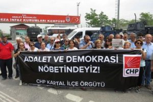 Maltepe Cezaevi &ouml;n&uuml;nde CHP'den 'Adalet N&ouml;beti'