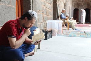 İtikafa girdiler, hayatla ilişiklerini kestiler