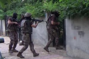 Gaziantep'te hava destekli ter&ouml;r operasyonu: 12 g&ouml;zaltı