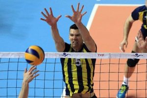 Fenerbah&ccedil;e iki oyuncuyla s&ouml;zleşme uzattı