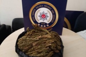 Bursa'da zehir tacirlerine operasyon: 3 kişi g&ouml;zaltında