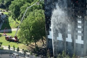 Londra'daki yangında &ouml;lenlerin kimlikleri belli olmaya başladı