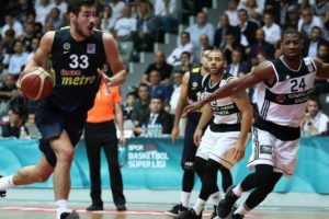 Beşiktaş'a iki ma&ccedil; seyircisiz oynama cezası