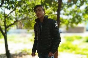 Devrilen trakt&ouml;r&uuml;n altında kalan gen&ccedil; hayatını kaybetti