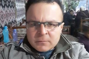 8 aylık hamile karısını bı&ccedil;akla &ouml;ld&uuml;rd&uuml;!