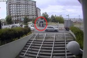 AVM otoparkından 40 bin liralık motosikleti &ccedil;aldılar