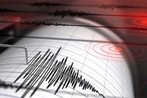 İzmir'de 3.9 b&uuml;y&uuml;kl&uuml;ğ&uuml;nde deprem
