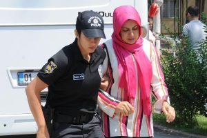 &Ouml;ğretmenlere y&ouml;nelik 'FET&Ouml;' operesyonu: 20 g&ouml;zaltı
