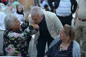 Bursa Nil&uuml;fer Belediye Başkanı Bozbey kendi mahallesinde iftara katıldı