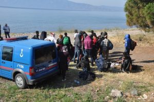 &Ccedil;anakkale'de 59 ka&ccedil;ak g&ouml;&ccedil;men yakalandı