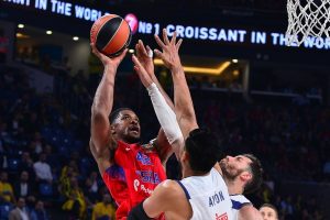 CSKA Moskova, Kyle Hines ile 2 yıl uzattı