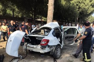 İzmir'de feci kaza! Ara&ccedil;ta sıkışarak can verdi