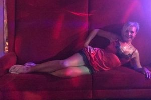 Seda Akg&uuml;l'den olay yaratan poz!