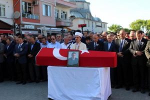 Kanserden &ouml;len belediye başkanı toprağa verildi