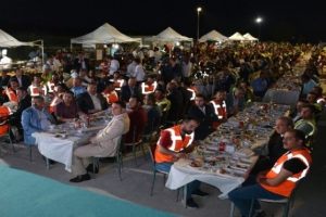 Bakan M&uuml;ezzinoğlu Bursa'da konuştu: "&Uuml;&ccedil;&uuml;nc&uuml; boğaz k&ouml;pr&uuml;s&uuml; gibi bir projeyi ne Almanya'da ne de Avrupa'da son 10 yılda g&ouml;remezsiniz"