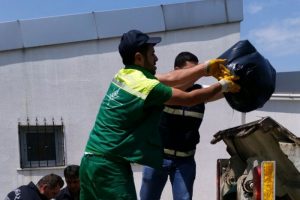 Bursa'da zabıta ekipleri, insan sağlığı ile oynayanlara g&ouml;z a&ccedil;tırmıyor
