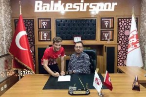 Balıkesirspor'da Furkan imzaladı