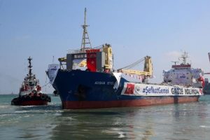 Yardım gemisi Gazze'ye uğurlandı