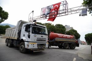 Kuyucak'ta Atat&uuml;rk takı krizi