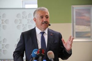 Bakan Arslan: ''D&uuml;nyanın en uzun asma k&ouml;pr&uuml;s&uuml; olacak''