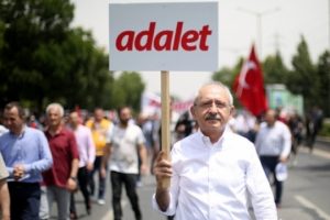Kemal Kılı&ccedil;daroğlu: Her Firavun'un bir Musa'sı vardır