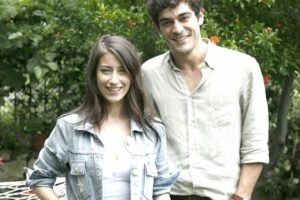 Hazal Kaya ve Burak Deniz yılın dizi &ccedil;ifti olabilir mi?