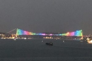 Eşcinsel renkleri olay yarattı, Bakanlık m&uuml;dahale etti
