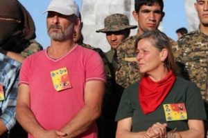 Kırmızı fularlı ter&ouml;ristin anne ve babası g&ouml;zaltına alındı