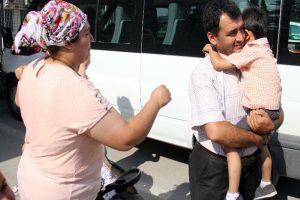 Kaybolan &ccedil;ocuk &ouml;nce ağladı, sonra ağlattı