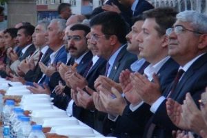 Zeybekci: Bu millet asla esir olmadı, dizleri &uuml;zerine &ccedil;&ouml;kmedi