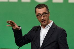 &Ouml;zdemir, &uuml;midini eşcinsel evliliklere bağladı