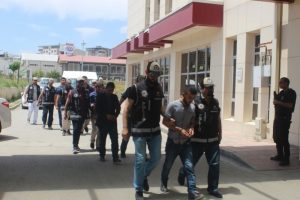 Muş'ta su&ccedil; &ouml;rg&uuml;t&uuml; operasyonu: 15 g&ouml;zaltı