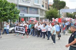 CHP'nin İzmir'den başlattığı y&uuml;r&uuml;y&uuml;ş s&uuml;r&uuml;yor