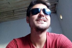 Polisin baskın yaptığı evde bonzai kullanan gen&ccedil; &ouml;l&uuml; bulundu