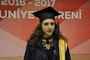 &Uuml;niversite birincisi Mısırlı Reem oldu!