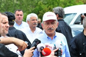 Kılı&ccedil;daroğlu grup konuşmasını &Ccedil;amlıdere yol ayrımında yapacak