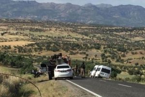 Diyarbakır'da polis aracıyla sivil araç çarpıştı