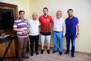 Orhangazi Belediyespor Erman Öztürk'ü aldı