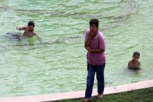 &Ccedil;ocuklar u&ccedil;ucu madde i&ccedil;in birbirini darp etti