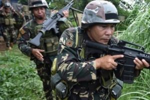 Filipinler'de isyancılar k&ouml;y&uuml; bastı