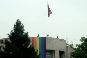 ABD Ankara B&uuml;y&uuml;kel&ccedil;iliği'ne LGBT bayrağı asıldı